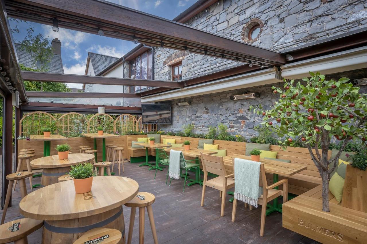 Court Yard Hotel Leixlip Extérieur photo