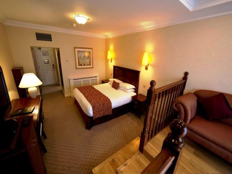 Court Yard Hotel Leixlip Extérieur photo