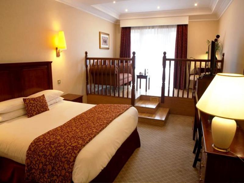 Court Yard Hotel Leixlip Extérieur photo