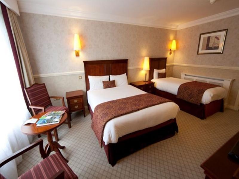 Court Yard Hotel Leixlip Extérieur photo