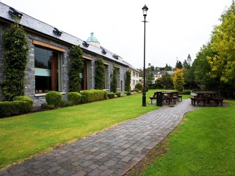 Court Yard Hotel Leixlip Extérieur photo