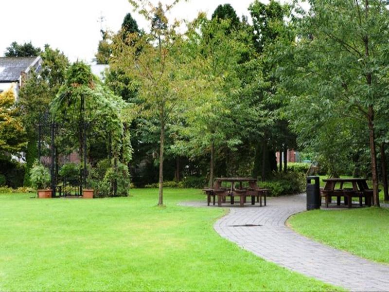 Court Yard Hotel Leixlip Extérieur photo