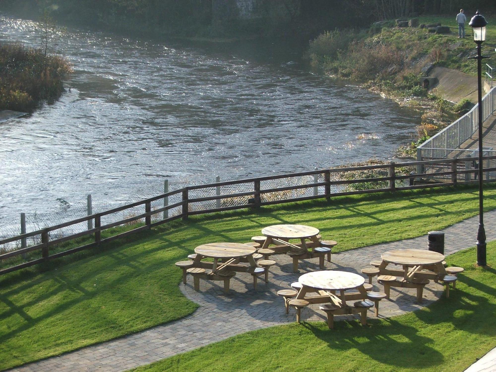 Court Yard Hotel Leixlip Extérieur photo