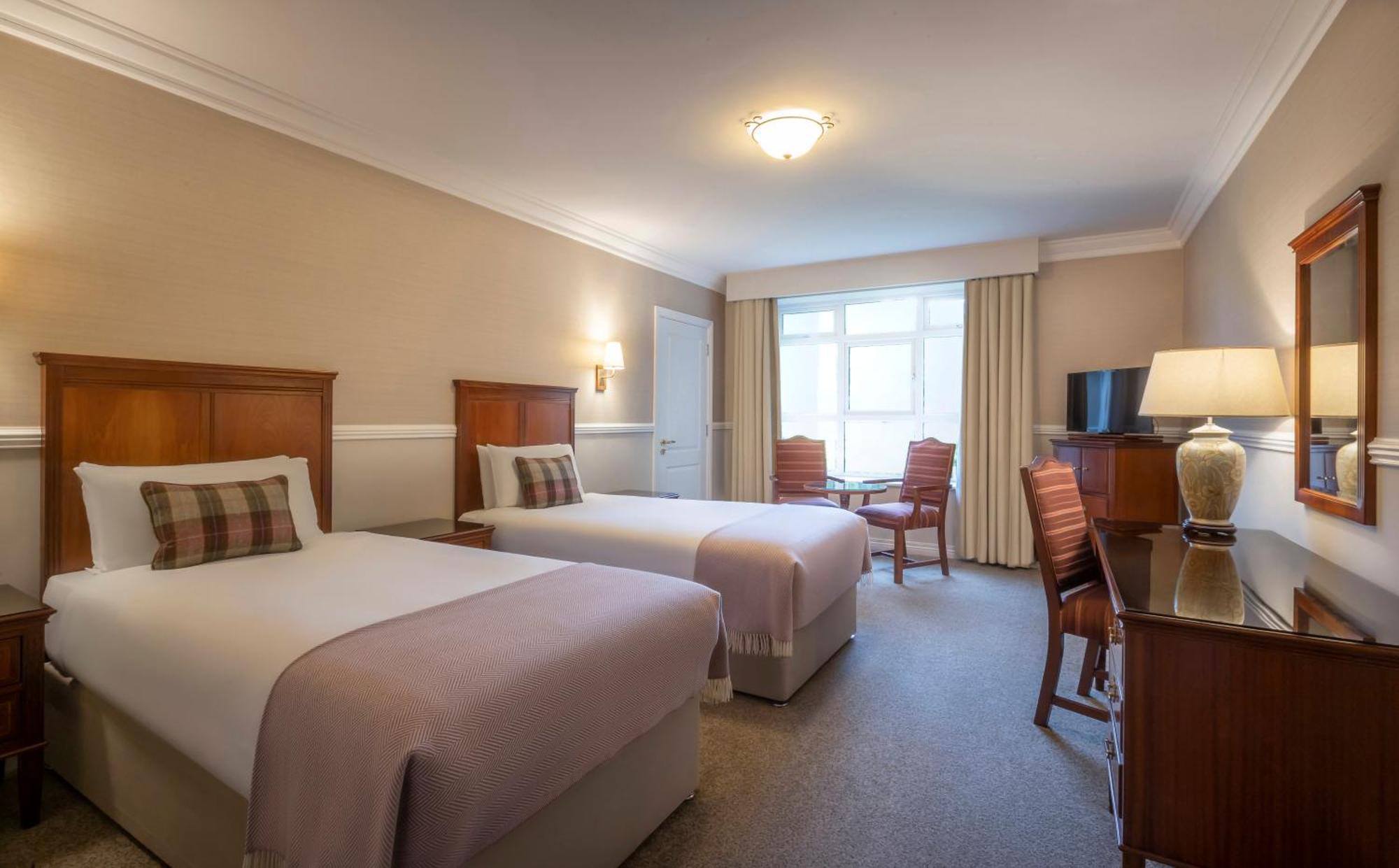 Court Yard Hotel Leixlip Extérieur photo