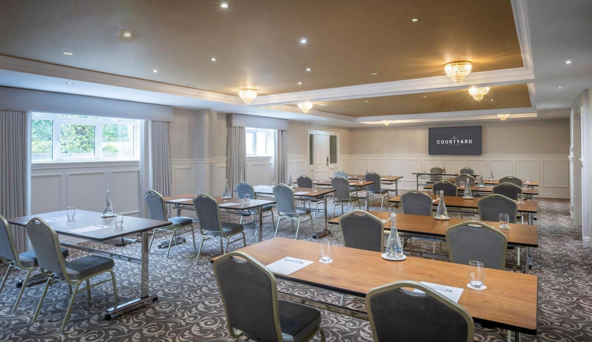 Court Yard Hotel Leixlip Extérieur photo