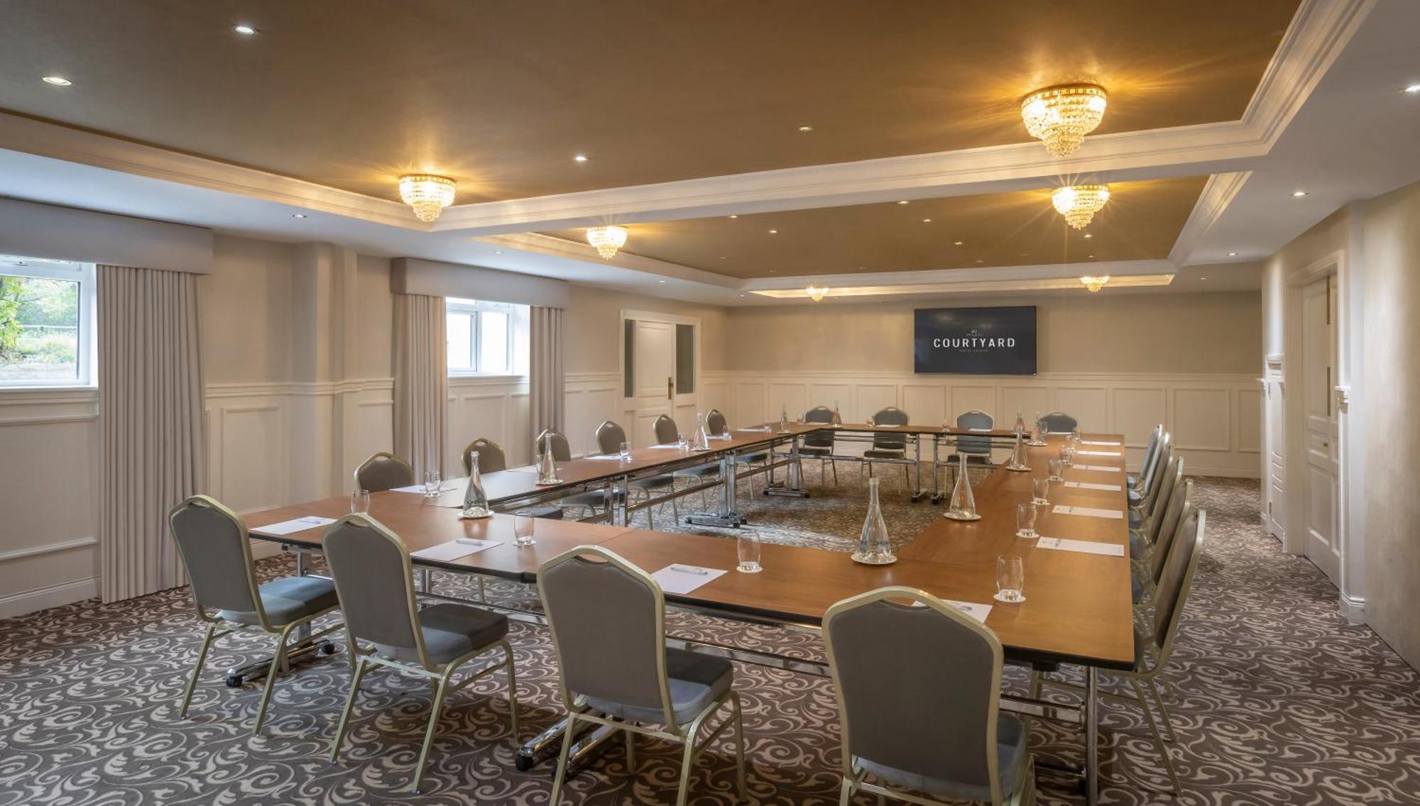 Court Yard Hotel Leixlip Extérieur photo
