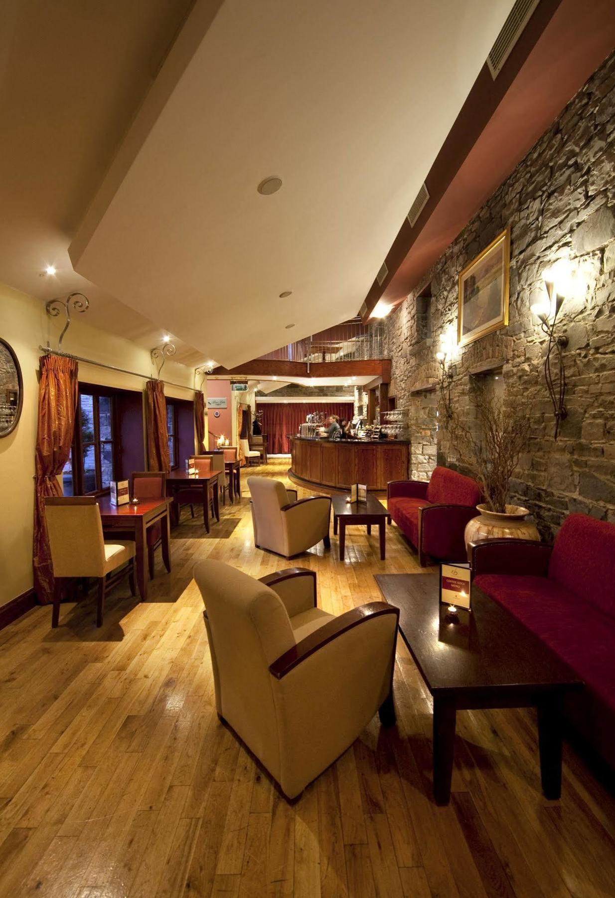 Court Yard Hotel Leixlip Extérieur photo